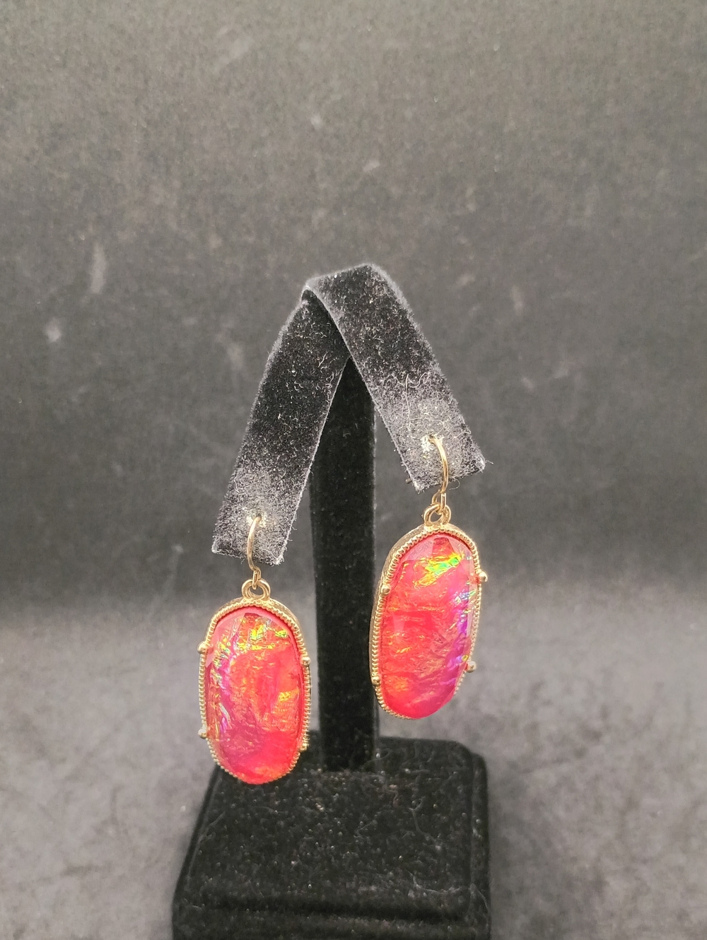 Gold-Setting Pink Faux Opal Drop Earrings